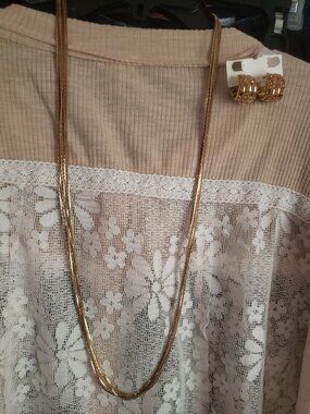 Julia b high shine liquid goldtone Necklace. Goldtone Earrings.